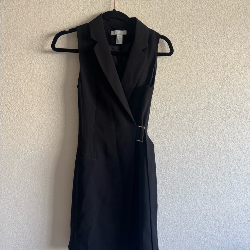 H&M Black Sleeveless Belted Dress